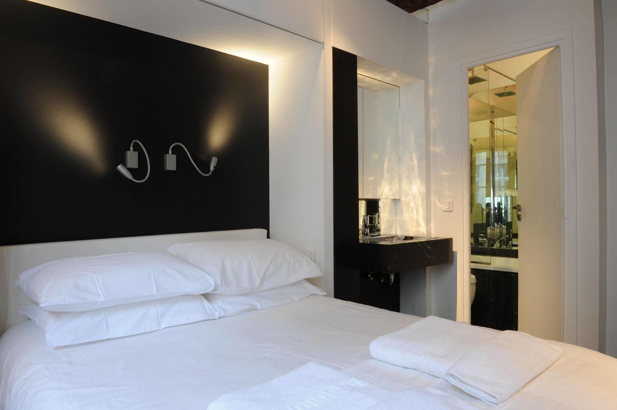 Boutique Hotel De La Place Des Vosges Paris Exterior photo
